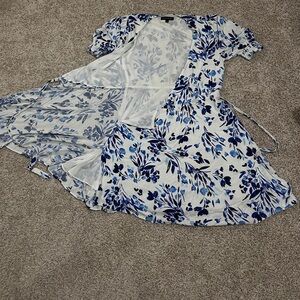 Banana Republic Wrap Floral Dress  Size: 4